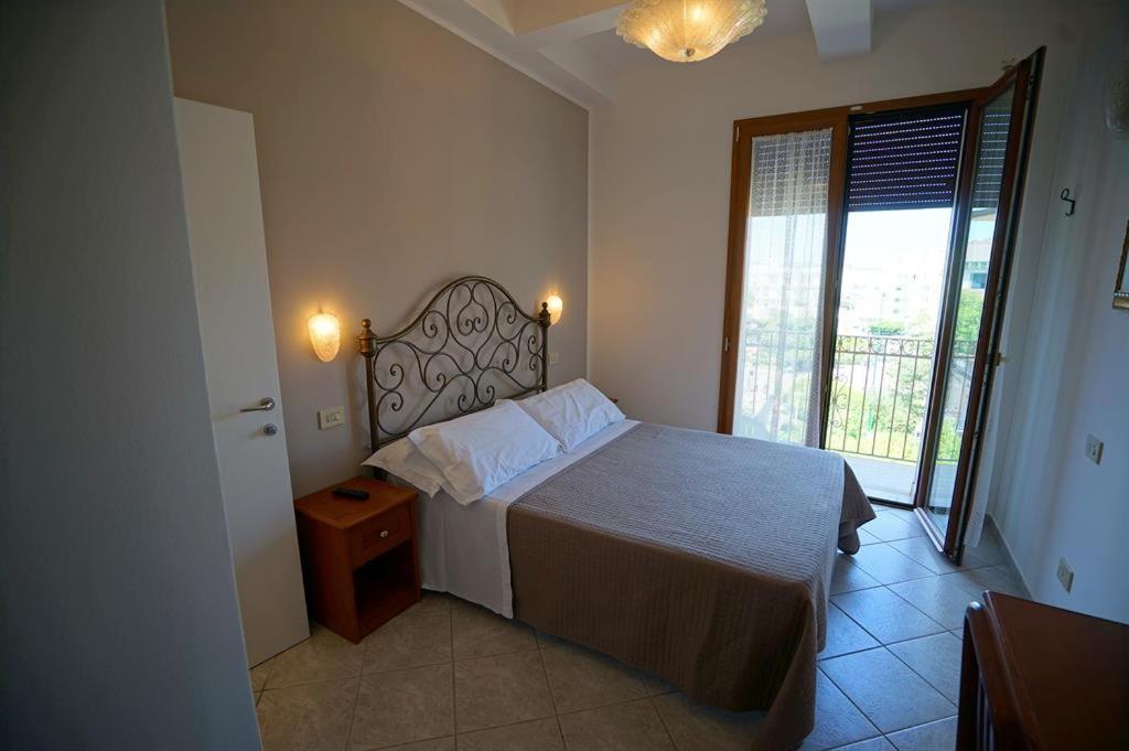 Hotel Villa Fulgida Cattolica Eksteriør billede