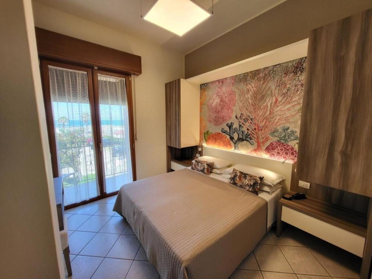 Hotel Villa Fulgida Cattolica Eksteriør billede