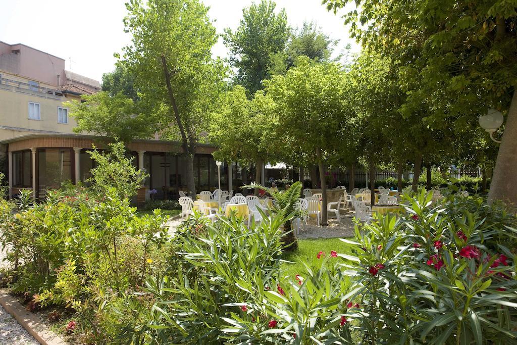 Hotel Villa Fulgida Cattolica Eksteriør billede