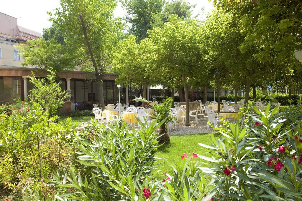 Hotel Villa Fulgida Cattolica Eksteriør billede