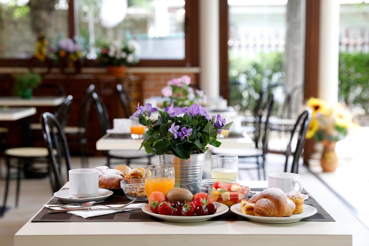 Hotel Villa Fulgida Cattolica Eksteriør billede