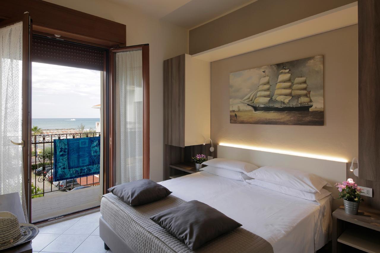 Hotel Villa Fulgida Cattolica Eksteriør billede